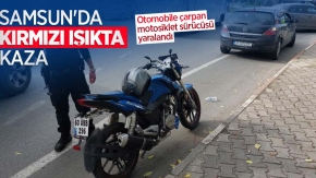 Samsun'da kırmızı ışıkta kaza: Otomobile çarpan motosiklet sürücüsü yaralandı