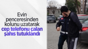 Evin penceresinden kolunu uzatarak cep telefonu çalan şahıs tutuklandı