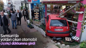 Samsun'da yoldan çıkan otomobil çiçekçi dükkanına girdi